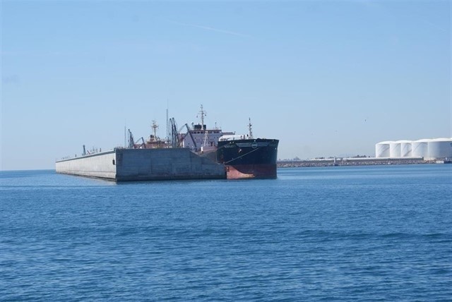 El puerto de Castelló cierra al tráfico marítimo por el temporal