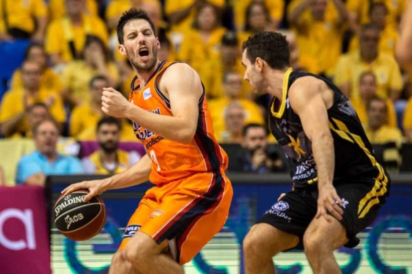 El campeón de la Eurocup ofrece el trofeo a la Fonteta en el regreso de Vidorreta con el Tenerife