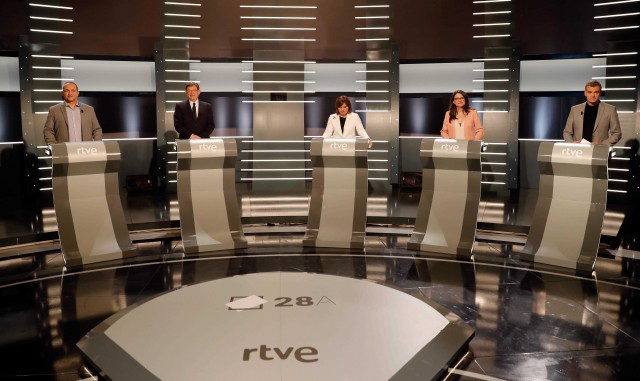 Dalmau (Unides Podem) se reivindica en un debate de pólvora mojada