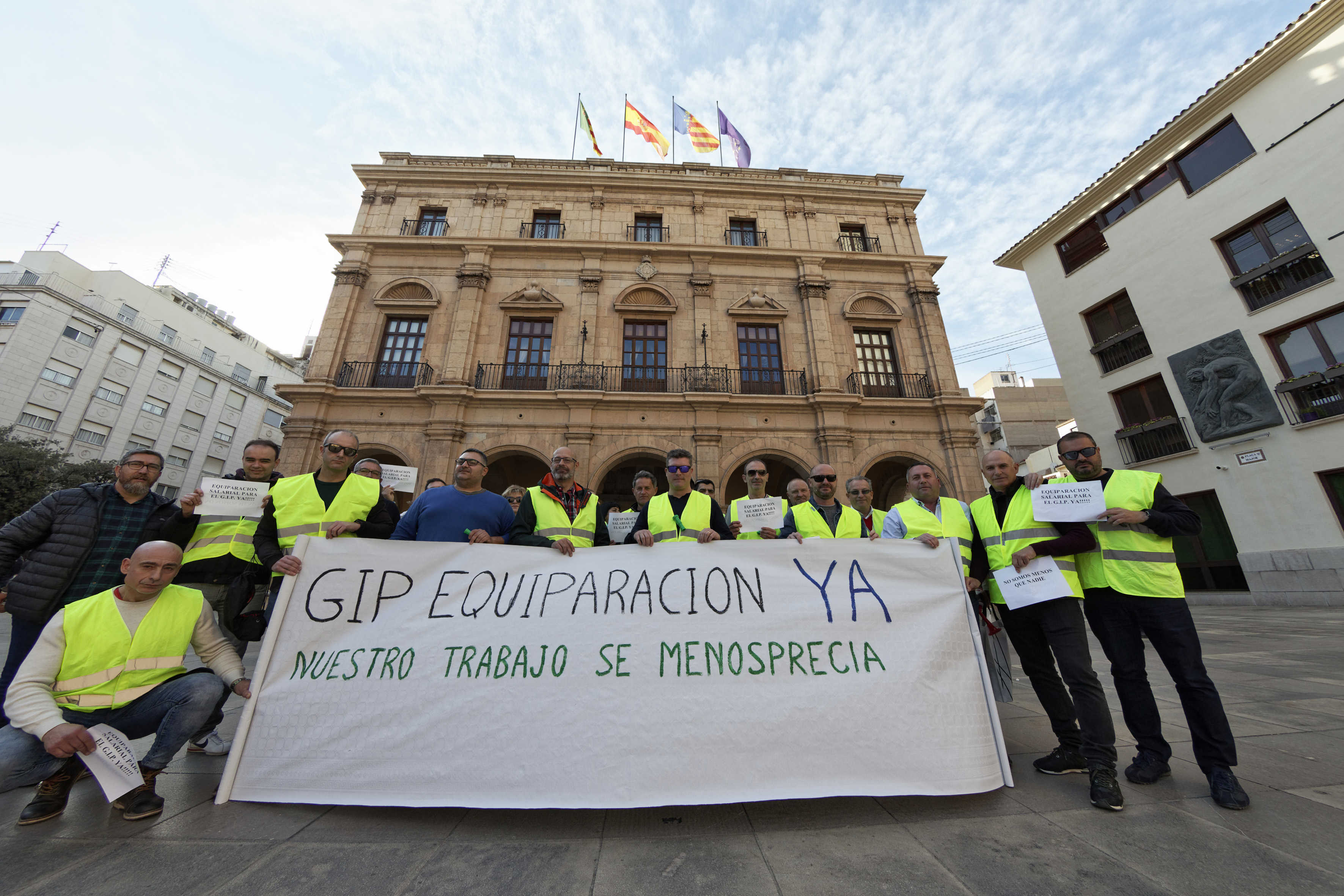 El Ayuntamiento accede a elevar el sueldo a los agentes del GIP de la Policía Local tras las protestas
