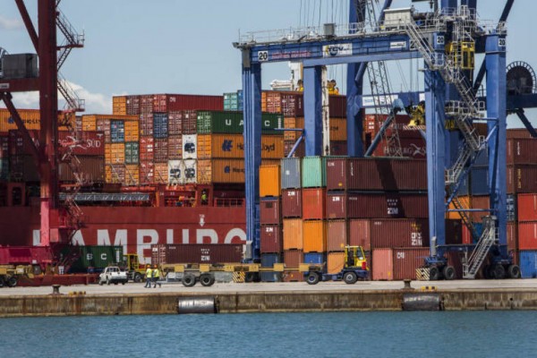 El Puerto de Valencia vuelve a crecer en tráfico y da por superado el impacto de la huelga de la estiba