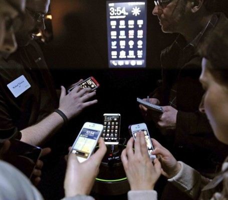 Los españoles gastan menos que el resto de europeos en la compra de 'smartphones'