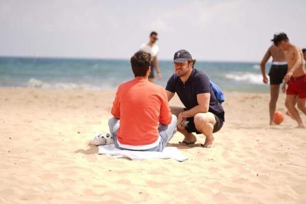 Pablo Ruz (PP) baja a la arena y hace campaña en las playas de Elche