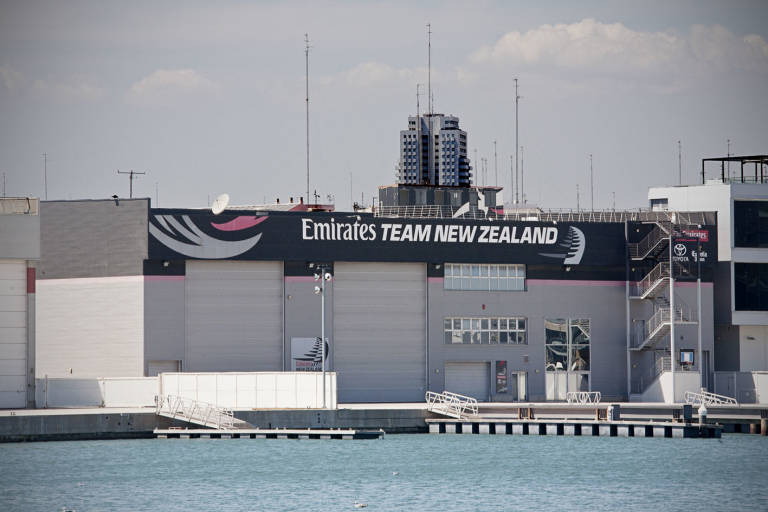  Antigua base del 'Emirates New Zealand'. Foto.: MARINA DE VALÈNCIA  - 