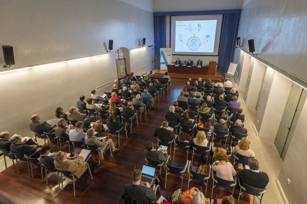 Más de 10.000 personas han pasado ya por los programas de formación de CaixaBank