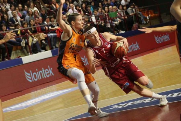 Valencia Basket busca las semifinales en Gernika