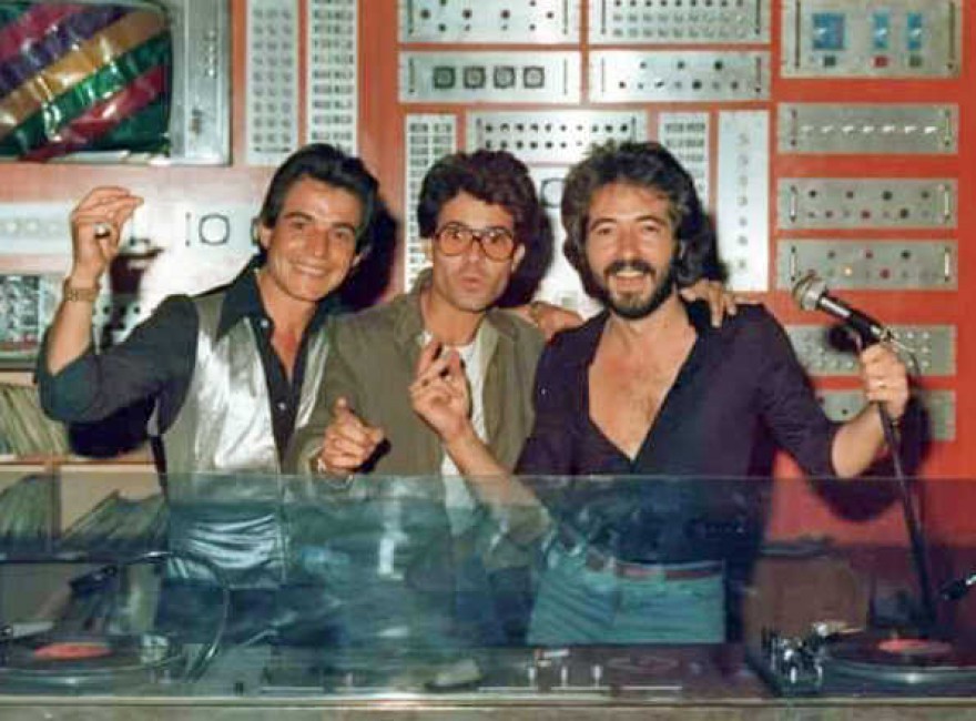 A la derecha, Juan Santamaría en la cabina de CAP300, Benidorm - 