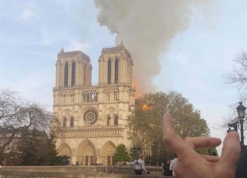 Declarado un incendio en la Catedral de Notre Dame de París
