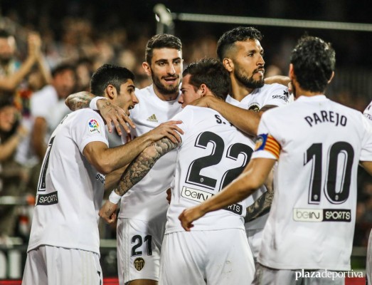 Dos derrotas en 24 partidos impulsan al Valencia en las tres competiciones