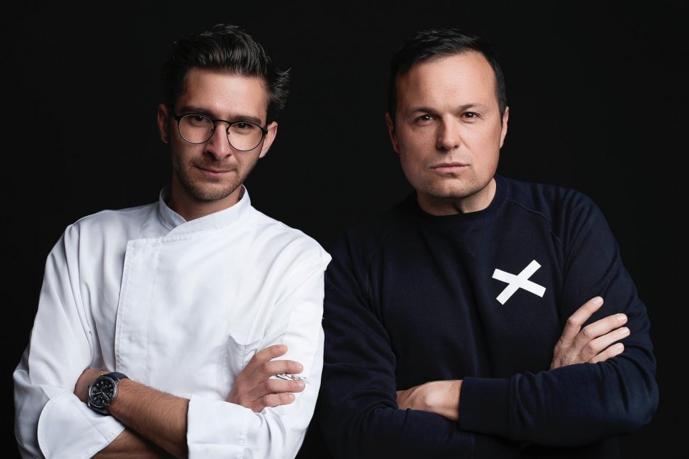 El chef Alberto Francés y Juan Carlos Vidal, impulsor de ¡Ay, Carmela!, la vinería que, en breve, marcará un hito gastronómico en Benicàssim. - 