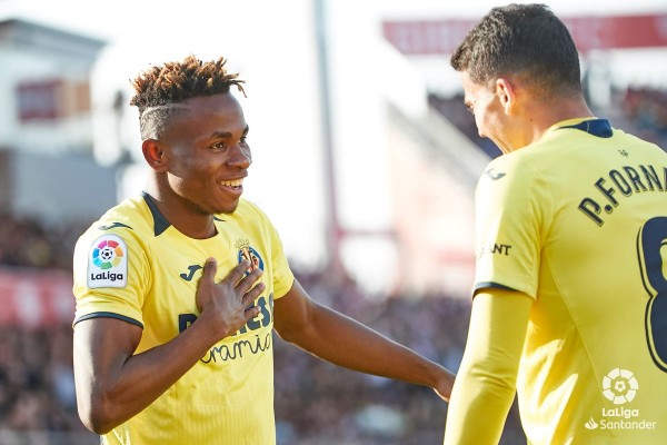 Chukwueze le da un poco de aire al Villarreal