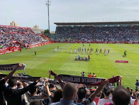 Dos mil aficionados franjiverdes se erigen en el jugador número 12 de su equipo en Albacete