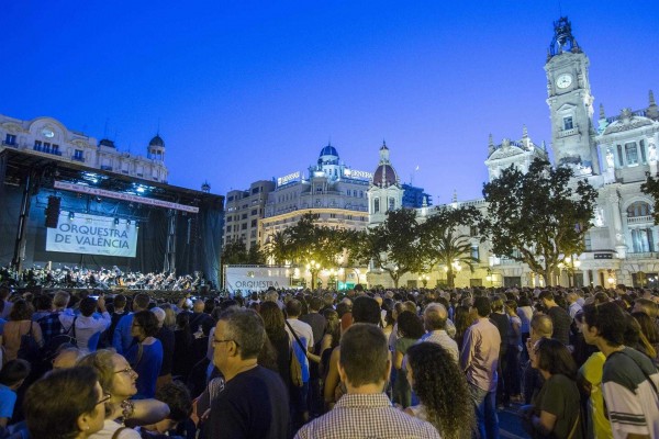 La Orquesta de València ofrece un concierto gratuito en la plaza del Ayuntamiento