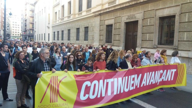Una marcha del 25A adelantada llama al voto para 