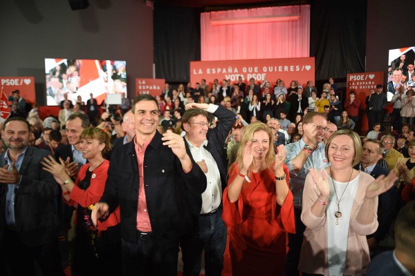 Sánchez exhibe músculo en Castelló y se erige como único freno a la derecha