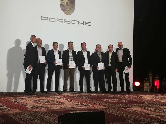 Centro Porsche Valencia premiado un año más por su
servicio de Postventa
