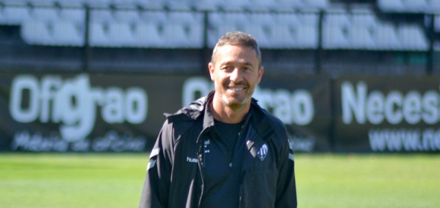 Óscar Cano, técnico del Castellón: “Esto no va a caer ni aunque venga un tsunami”