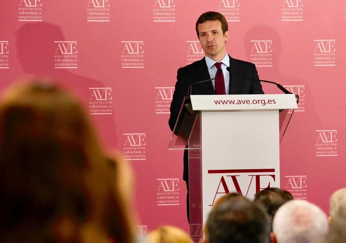 Pablo Casado promete mantener el impulso al Corredor Mediterráneo y a la Alta Velocidad