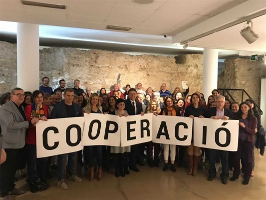 Los partidos valencianos prometen subir el presupuesto de cooperación hasta el 0,4% en 2023
