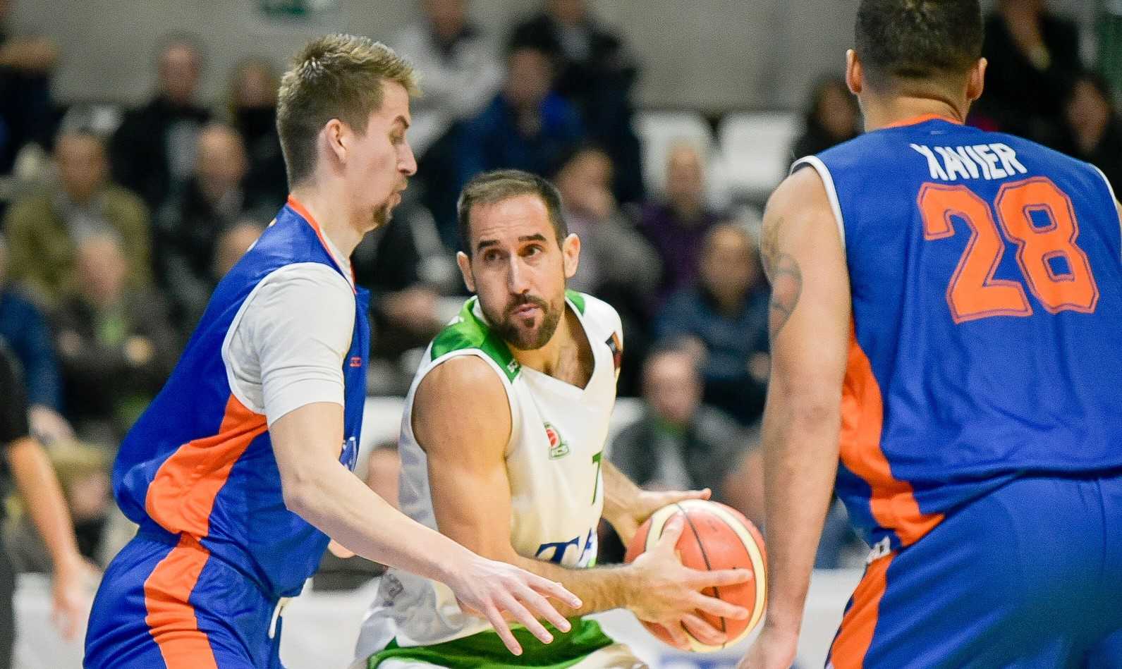 El Tau Castelló busca rubricar su continuidad en LEB Oro con una victoria en La Coruña