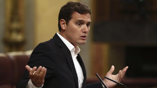 Rivera anuncia ante Rajoy que el lunes presentará su ley para limitar los mandatos 