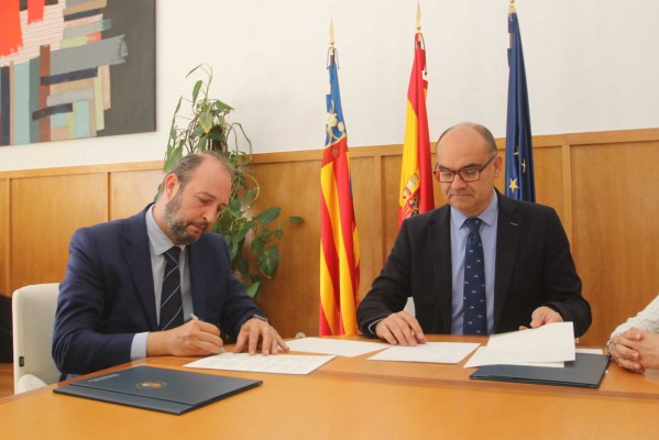 Los estudiantes de la Universidad de Alicante se acreditarán en tecnología de Siemens