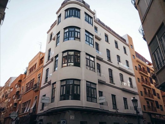 Un inversor francés se apunta a la fiebre y compra un edificio de Bazán para abrir pisos turísticos