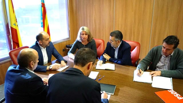 El PSOE promete el suministro de agua para los agricultores de la provincia a un precio asequible 