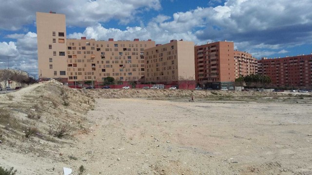 Guanyar reclama un lago y puntos de recarga para coches eléctricos en el parque del PAU 2 