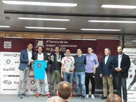 Alpesa recibe el galardón por su primer puesto en la VIII edición de la Carrera de Empresas Valencianas
