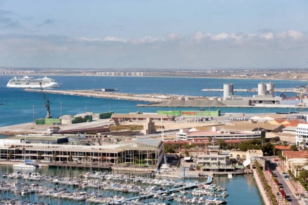 CCOO llama a la huelga en el Puerto de Alicante el 17 de abril por el bloqueo al convenio colectivo