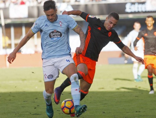 Costas vuelve a entrenarse con el grupo a la espera de cerrar su salida