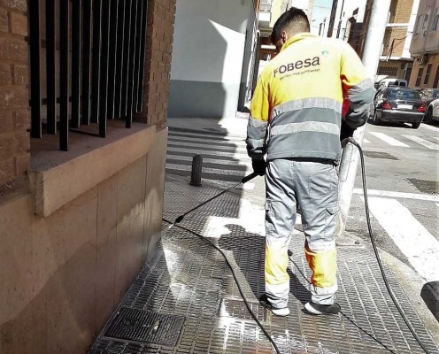 Borriana realiza una nueva campaña de limpieza poniendo especial atención en esquinas y aceras