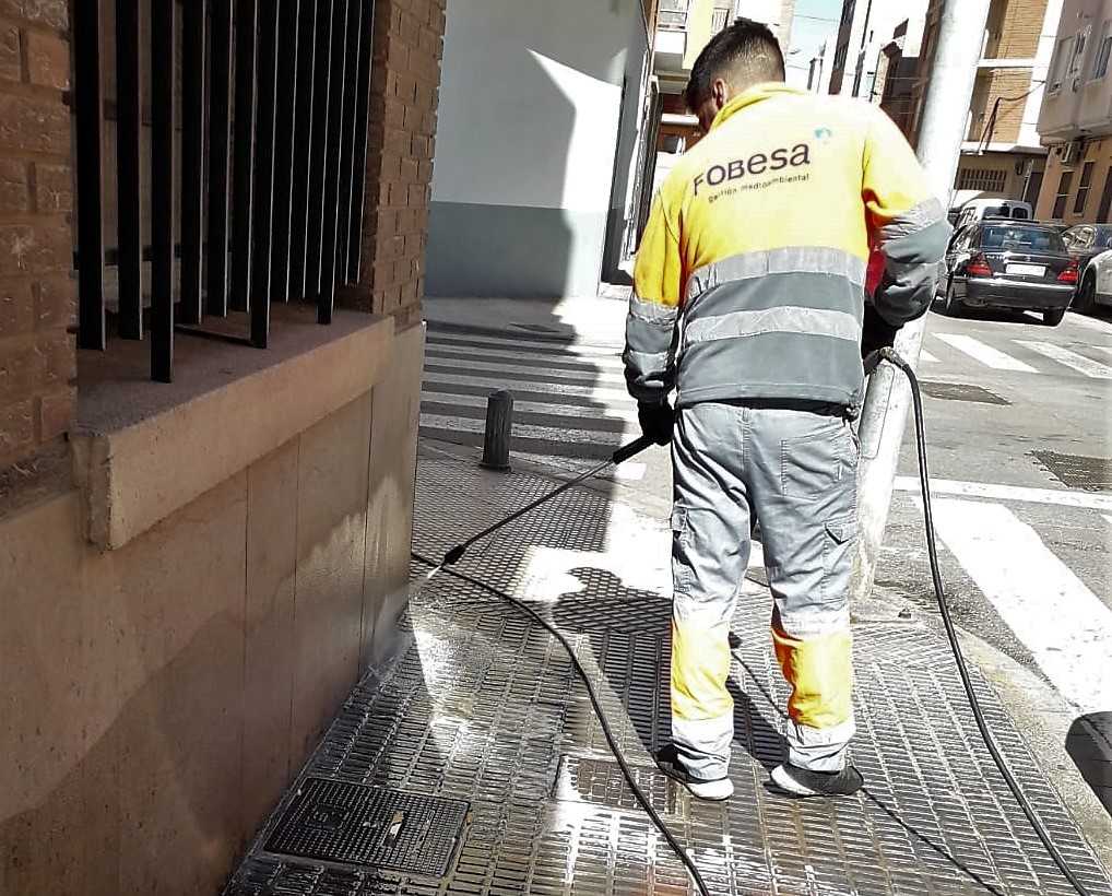Borriana realiza una nueva campaña de limpieza poniendo especial atención en esquinas y aceras
