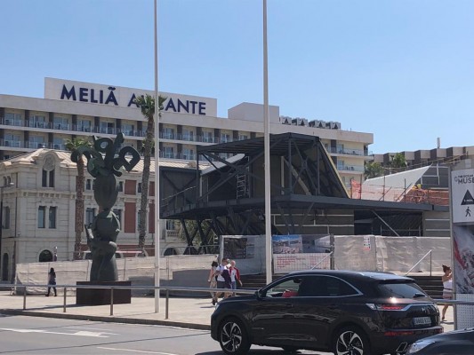 Alicante y Turismo abordarán el posible traslado de la oficina de La Explanada el viernes