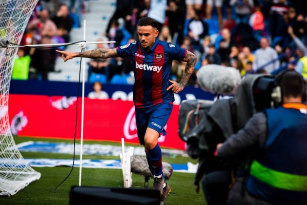 Roger, a un paso del podio histórico de goleadores del Levante