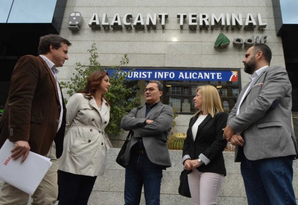 PSOE y Compromís presionan con la firma del convenio de Renfe; el PP espera a Avant