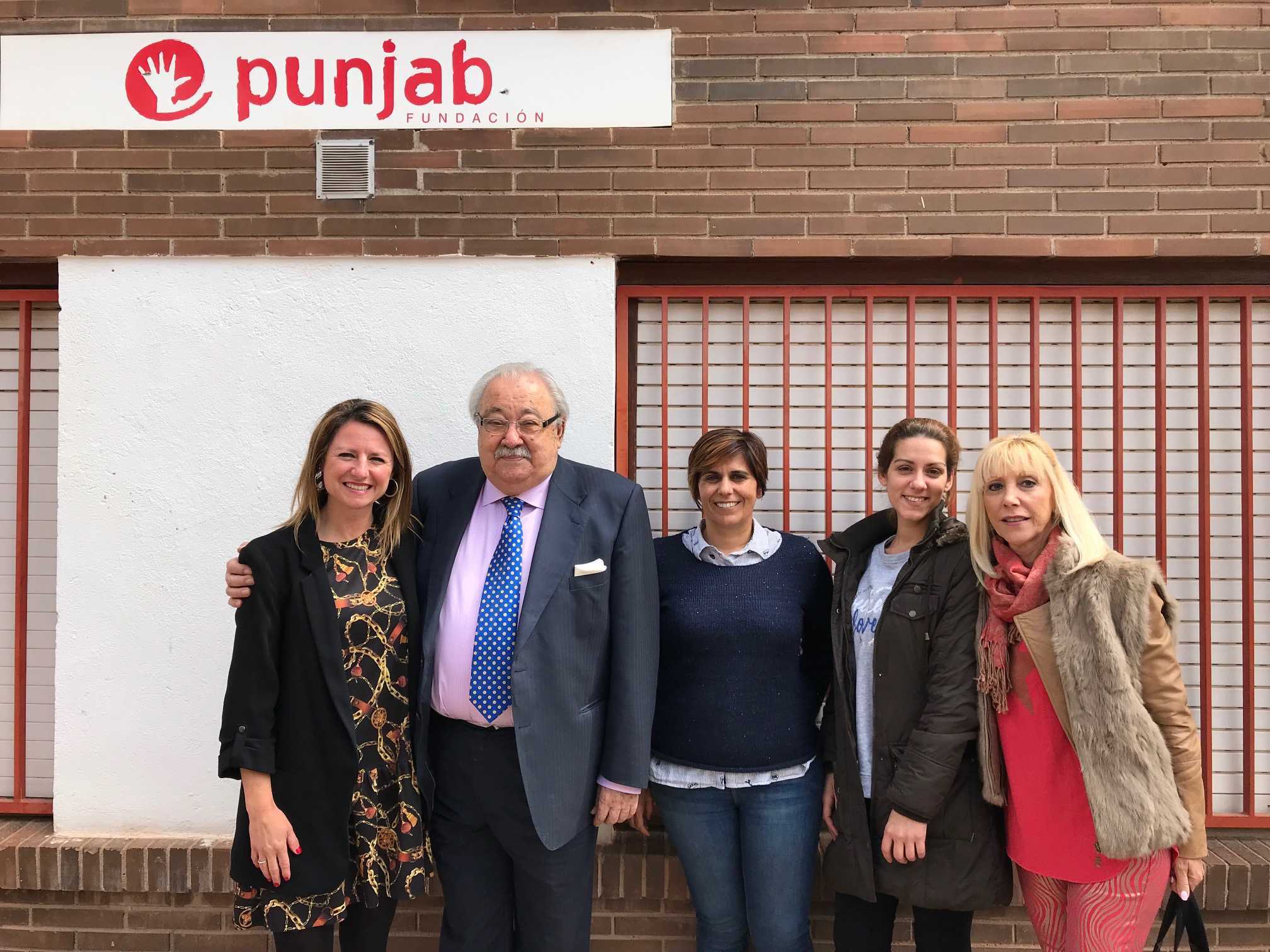 Carrasco (PP) propone crear comunidades de aprendizaje en el Día del
Pueblo Gitano