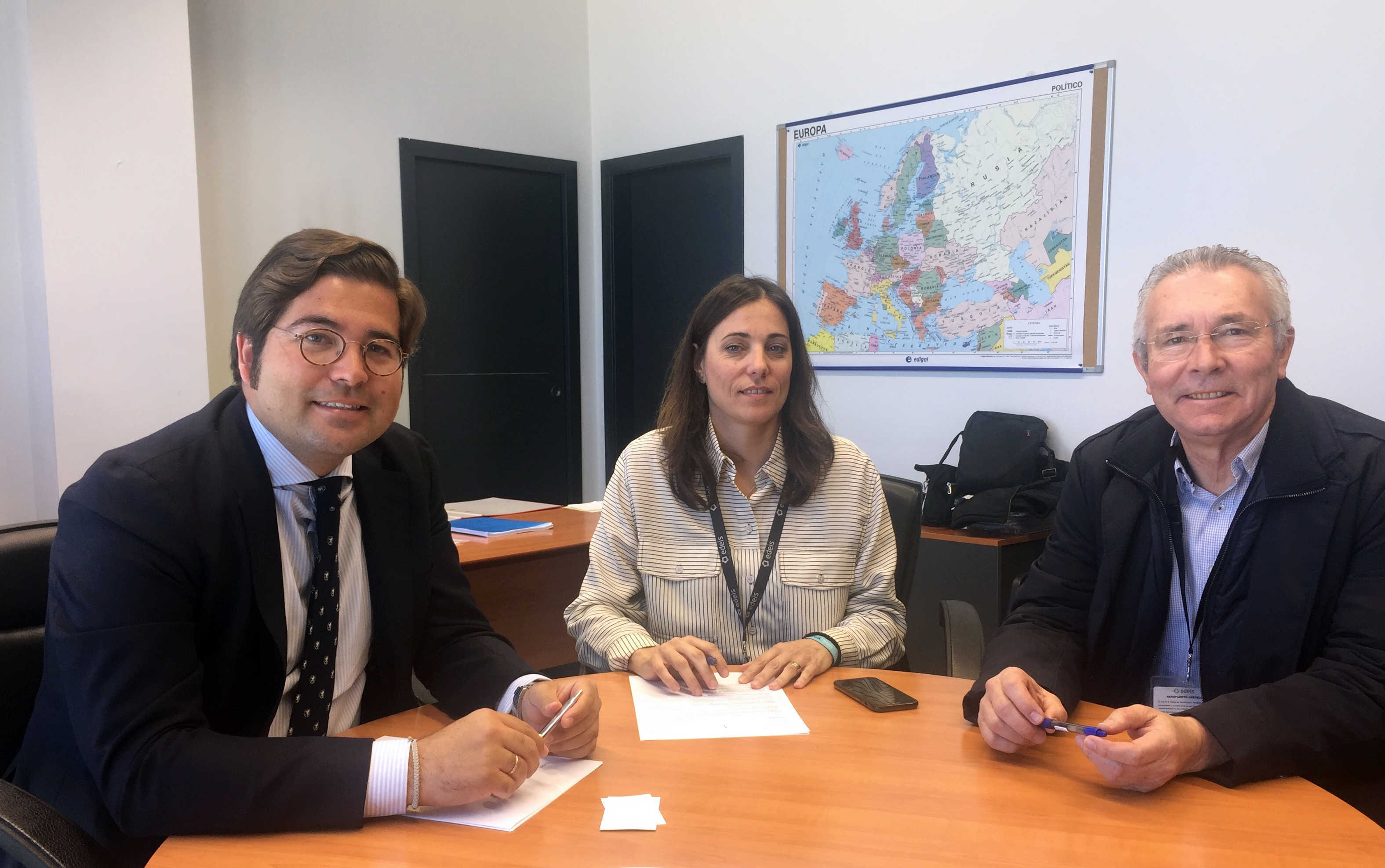 Firma del acuerdo entre la compañía Euroairlines y el Aeropuerto de Castellón. - 