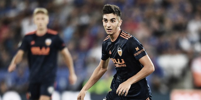 Ferran Torres y Roncaglia se perderán el derbi ante el Levante por sanción