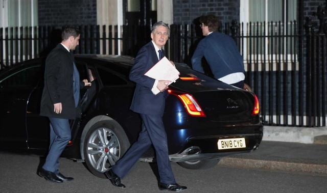 El ministro de Finanzas británico confía en un acuerdo con los laboristas para romper el bloqueo al Brexit