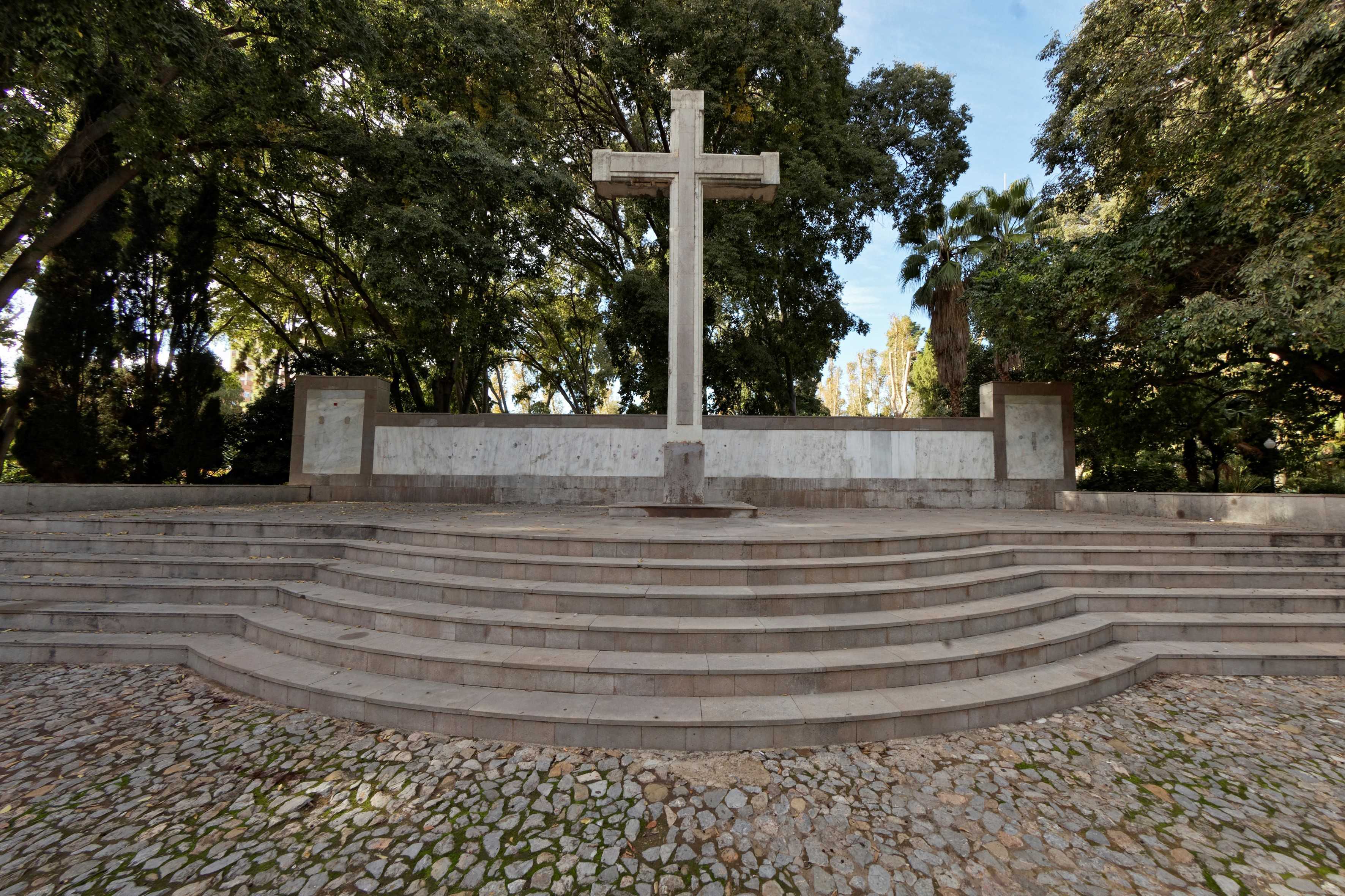 El Ayuntamiento recurrirá ante el TSJ la suspensión cautelar del derribo de la Cruz de los Caídos