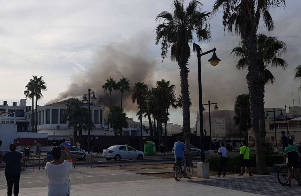 La discoteca Akuarela Playa, en la Malvarrosa, tras el incendio. - 