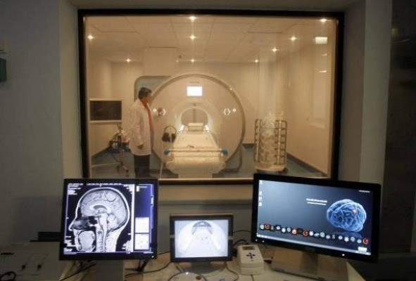 Los trabajadores despedidos de Eresa en el Hospital General reprochan a Sanidad la falta de previsión