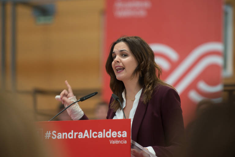 Sandra Gómez se arrima a la hostelería y propone crear una concejalía del ramo