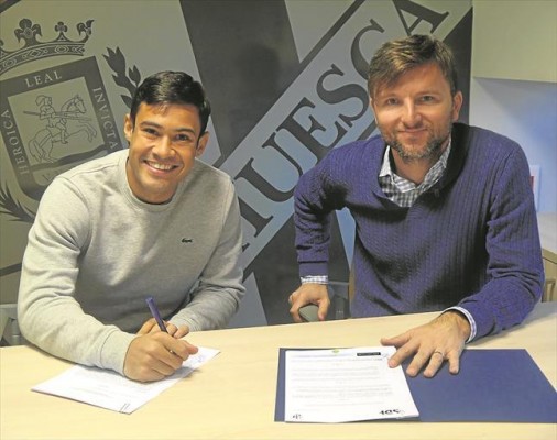 El director deportivo del Zaragoza condiciona la llegada de Vinicius a la salida de Xumetra e Irureta