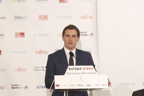 Rivera anuncia un plan para poder crear empresas en 24 horas por vía telemática y sin papeles