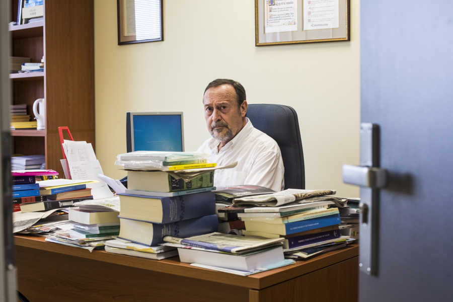 El catedrático de Derecho Constitucional de la Universitat de València, Antonio Bar Cendón. Foto: EVA MÁÑEZ - 