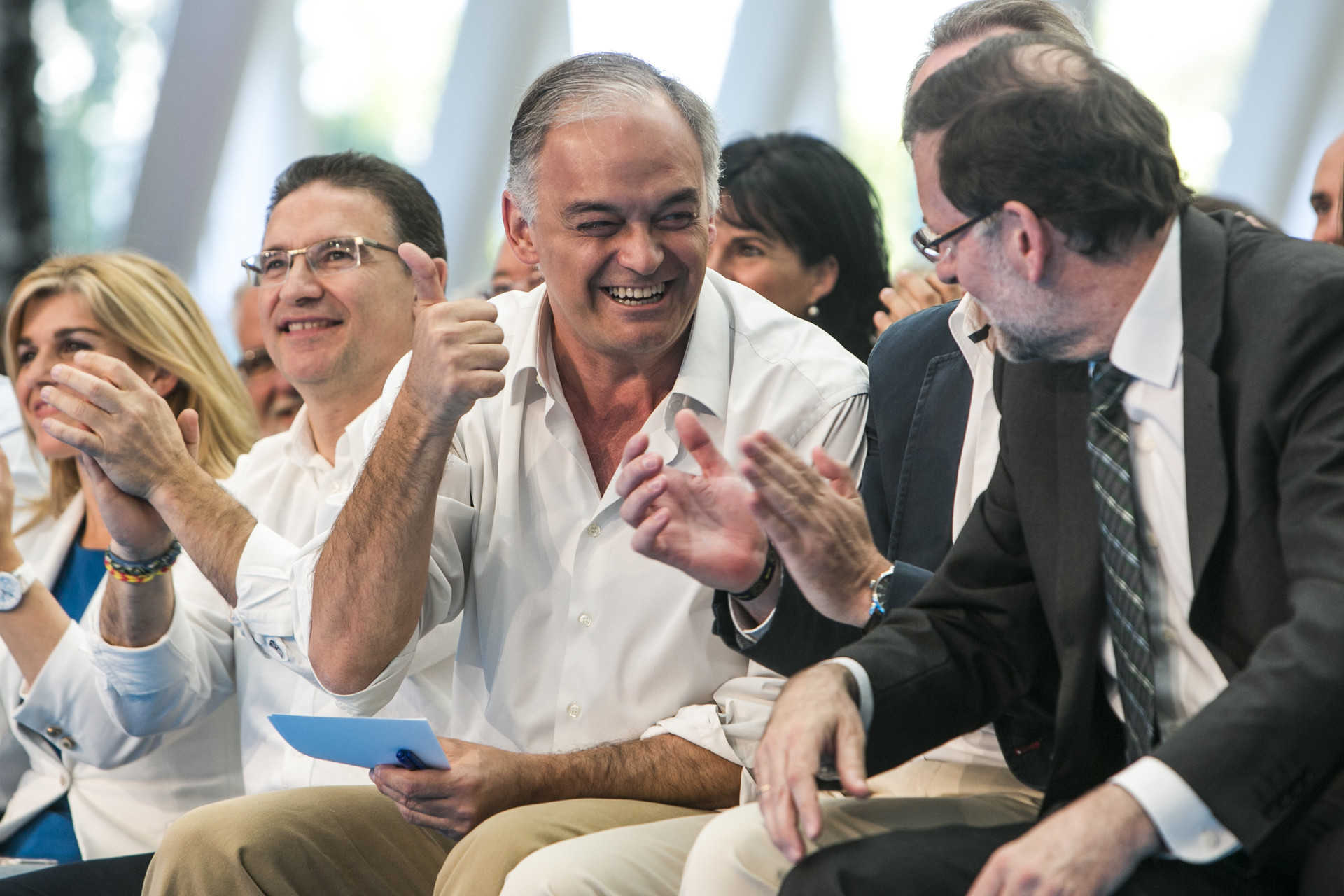 El candidato europeo Esteban González Pons en un acto con Mariano Rajoy. Foto: EVA MÁÑEZ - 