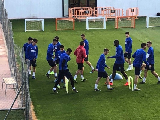Piccini se ejercita con el grupo